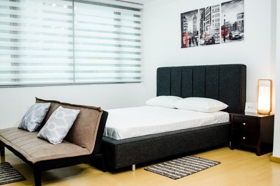 Prime Avant Bgc Location Apartments By Ph Staycation Manila Eksteriør billede