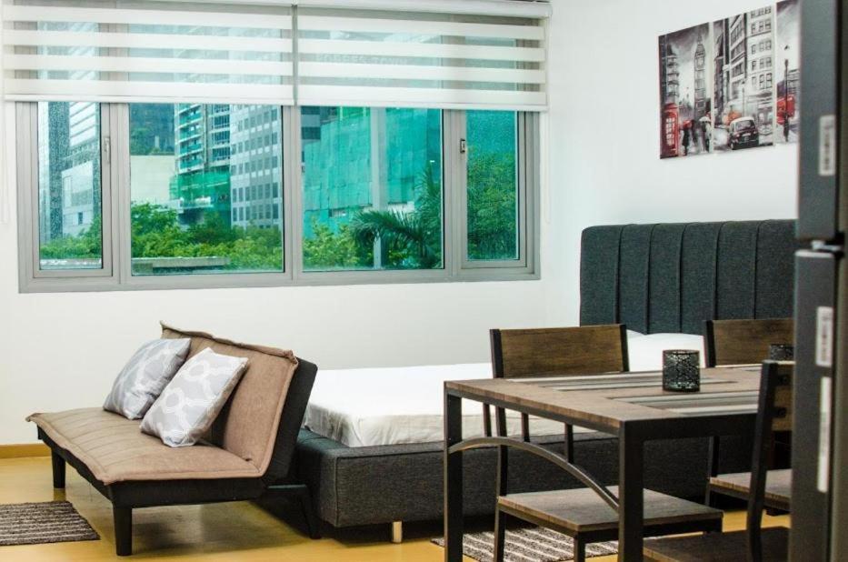 Prime Avant Bgc Location Apartments By Ph Staycation Manila Eksteriør billede