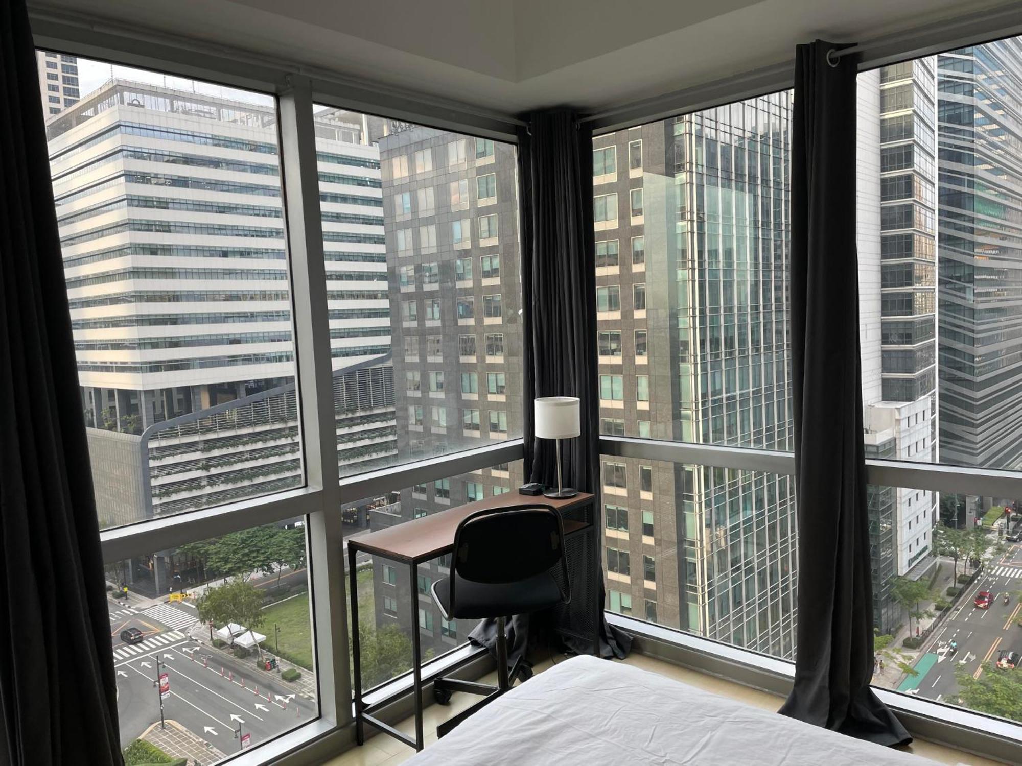 Prime Avant Bgc Location Apartments By Ph Staycation Manila Eksteriør billede