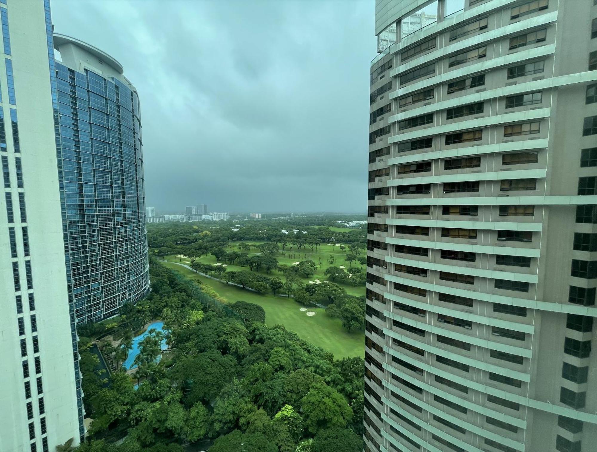 Prime Avant Bgc Location Apartments By Ph Staycation Manila Eksteriør billede