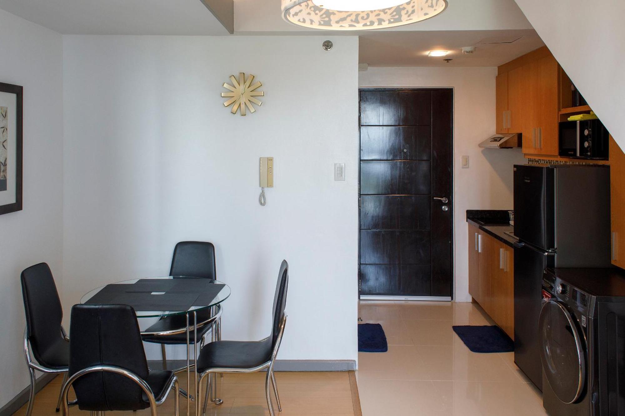 Prime Avant Bgc Location Apartments By Ph Staycation Manila Eksteriør billede