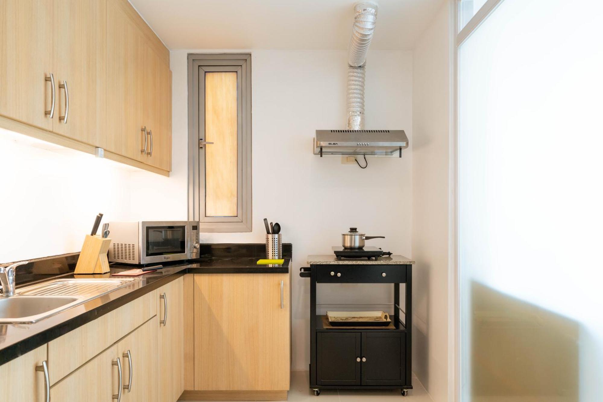 Prime Avant Bgc Location Apartments By Ph Staycation Manila Eksteriør billede