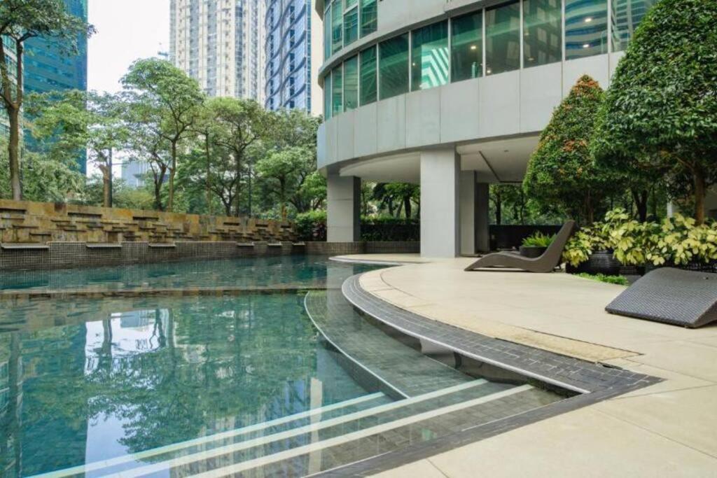 Prime Avant Bgc Location Apartments By Ph Staycation Manila Eksteriør billede