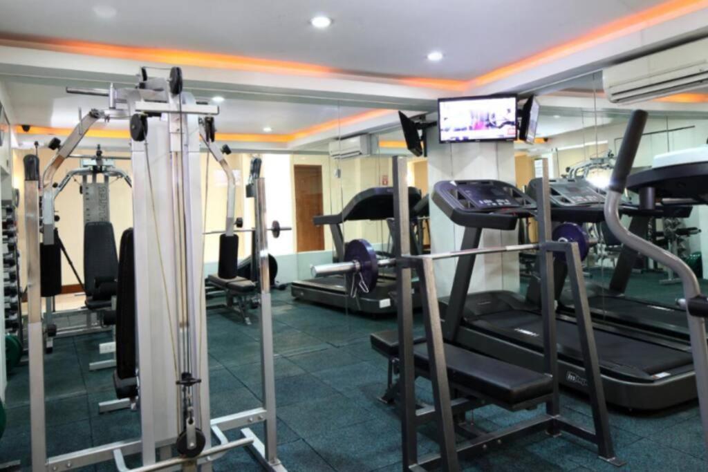 Prime Avant Bgc Location Apartments By Ph Staycation Manila Eksteriør billede