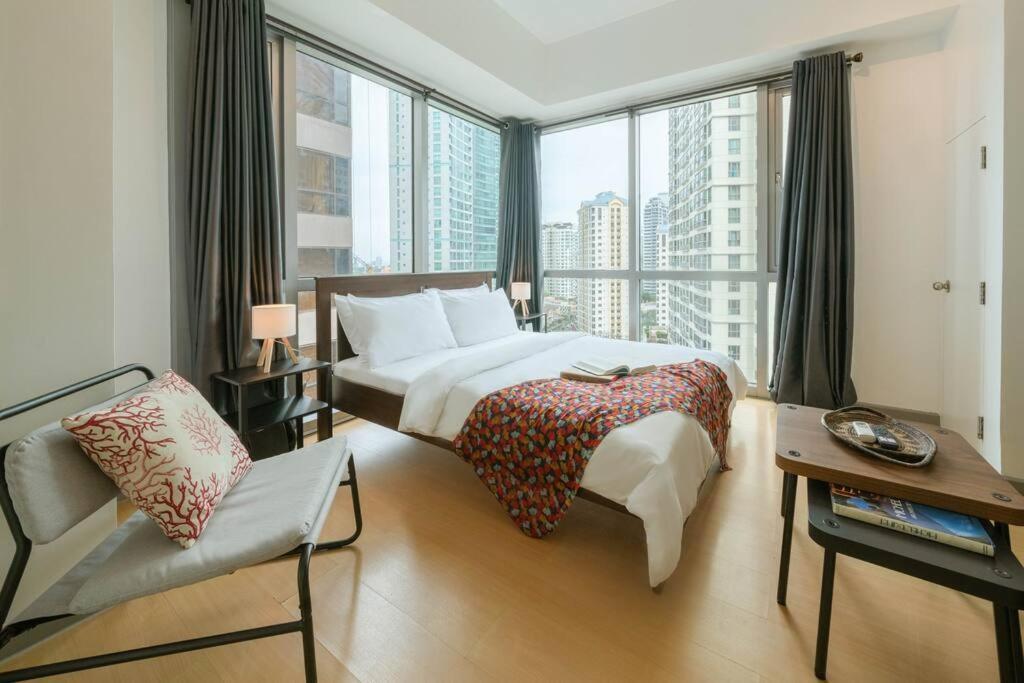 Prime Avant Bgc Location Apartments By Ph Staycation Manila Eksteriør billede